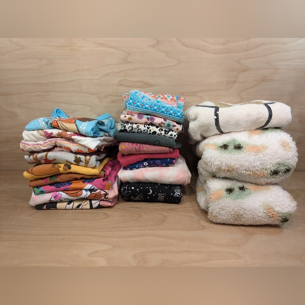 4T Toddler Girls Warm Clothing Bundle Incl. 19 Outfits With an additional shirt